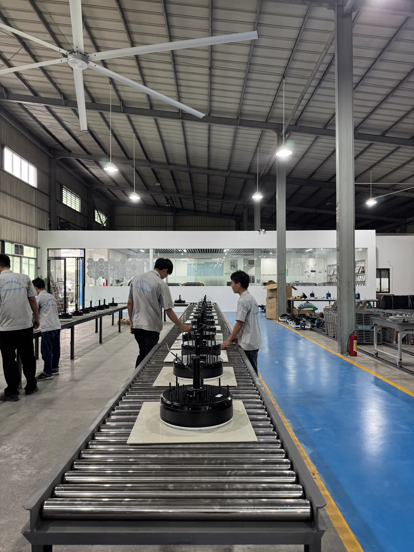 Hantaitong industrial big fan conveyor assembly area with workers in factory